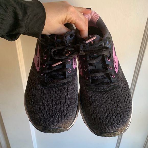 Brook - running shoes - Picture 3 of 5